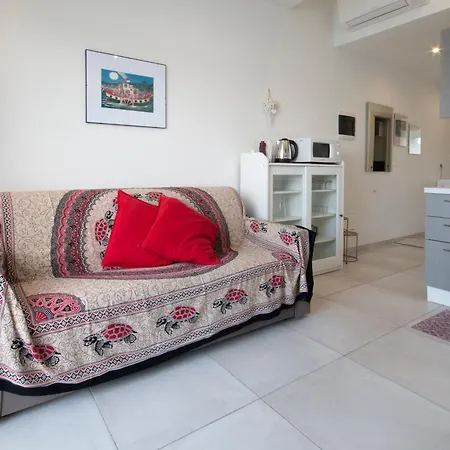 Bella Vista Con Piscina - Lakeside Leisure & Business Apartment *
