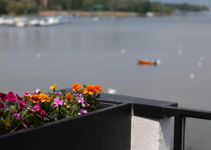 Bella Vista Con Piscina - Lakeside Leisure & Business