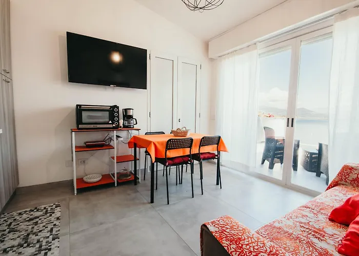 Bella Vista Con Piscina - Lakeside Leisure & Business Dormelletto