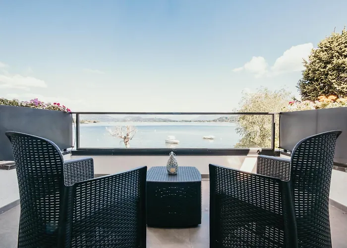 Bella Vista Con Piscina - Lakeside Leisure & Business Appartement *