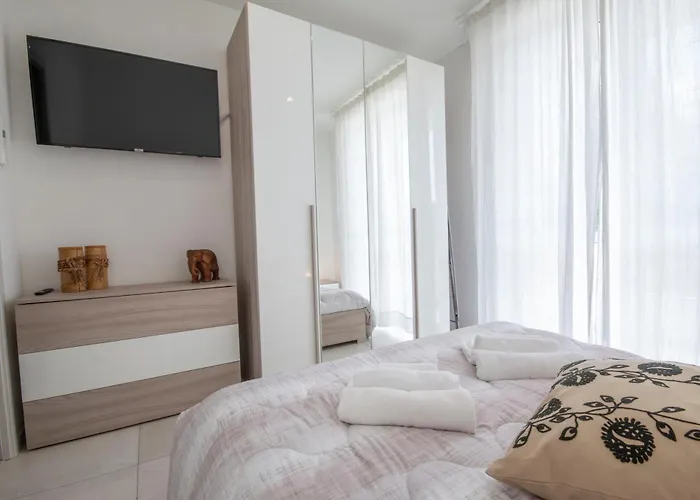 Bella Vista Con Piscina - Lakeside Leisure & Business Appartement